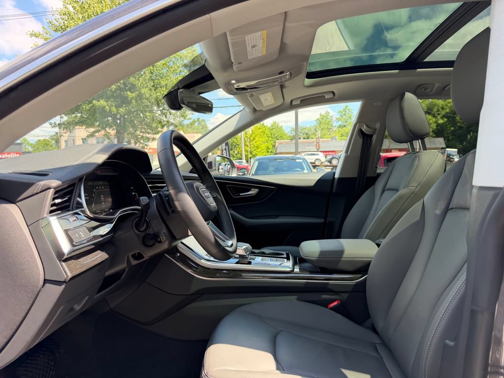 Used 2025 Audi Q8 Premium w/ Convenience Package AWD/4WD image 16