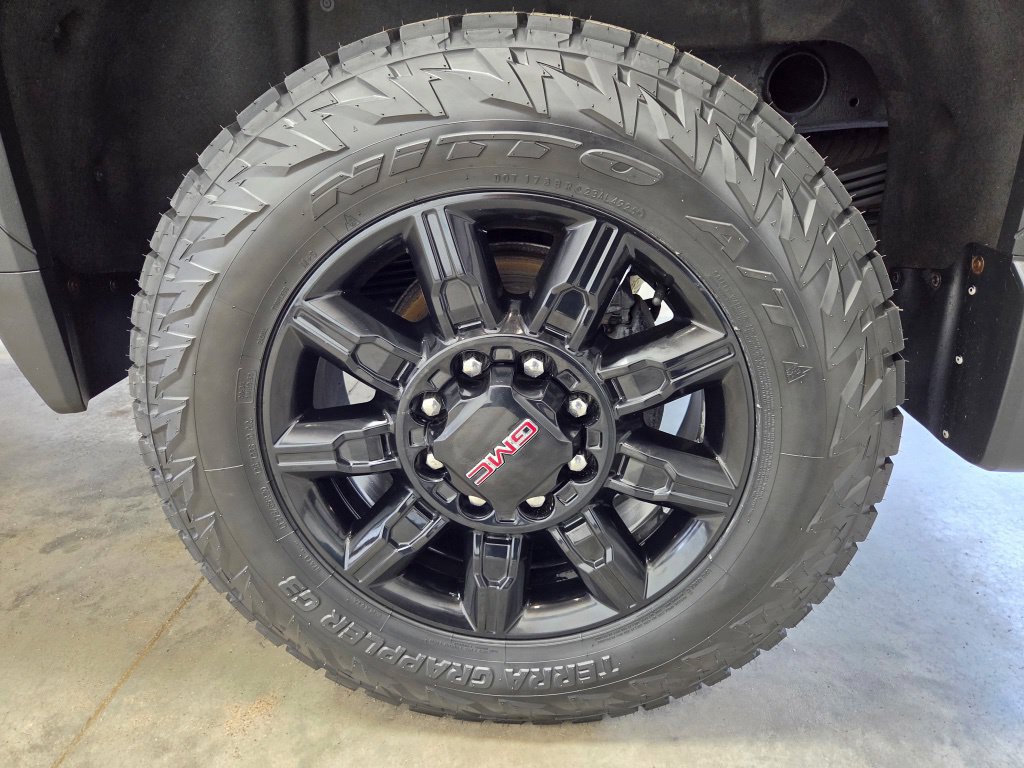 Used 2024 GMC Sierra 2500 AT4 w/ Technology Package AWD/4WD image 17