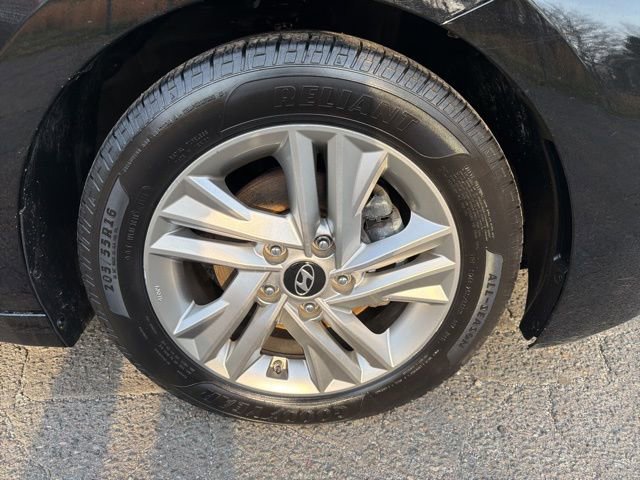 Used 2019 Hyundai Elantra Value Edition image 9