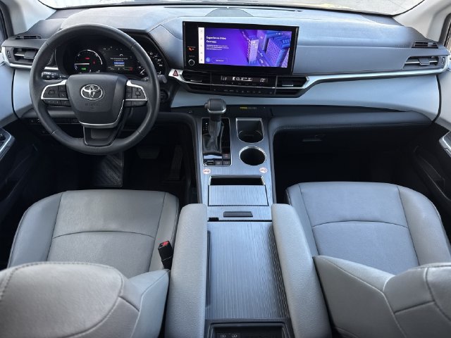 Certified 2025 Toyota Sienna XLE FWD image 11