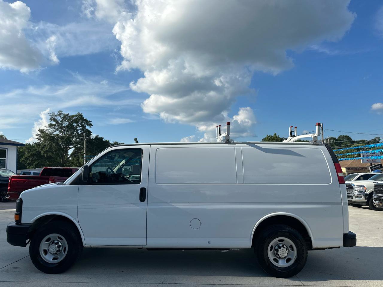Used 2015 Chevrolet Express 2500 RWD image 4