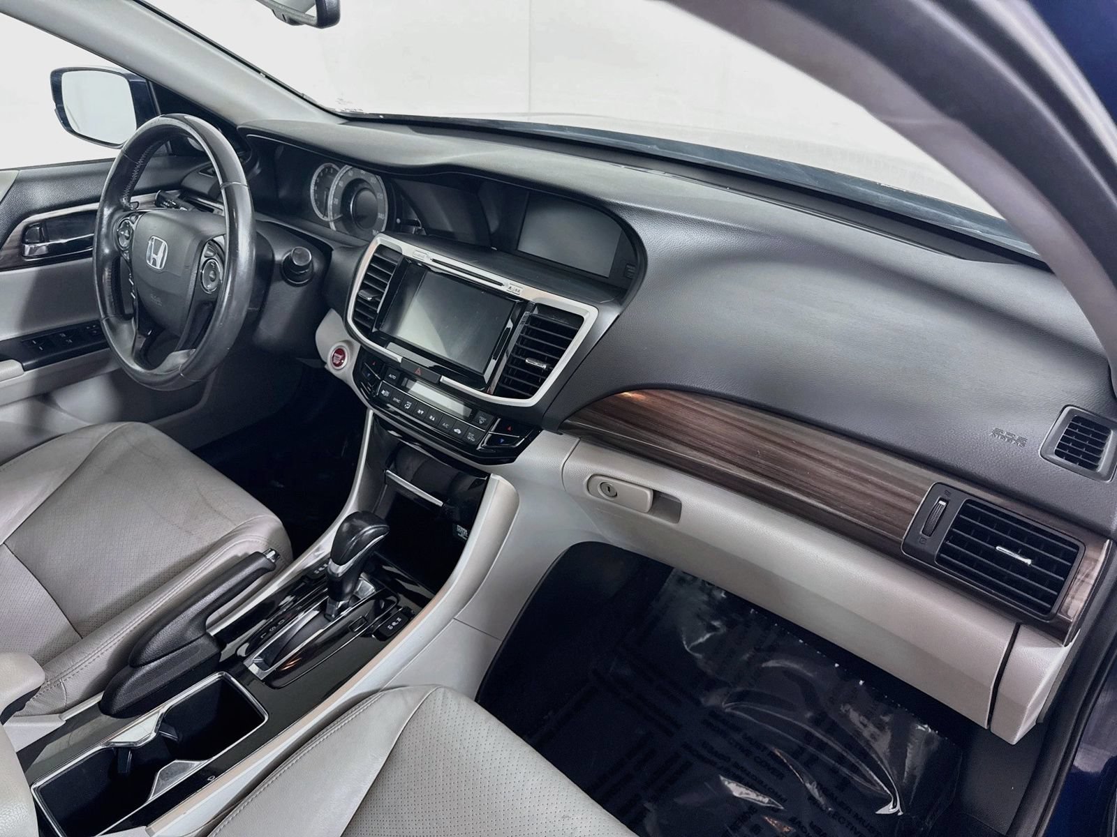 Used 2017 Honda Accord EX-L image 27