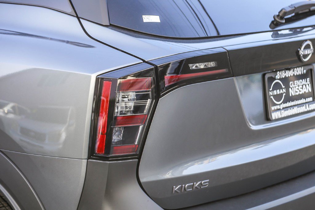 New 2026 Nissan Kicks SR w/ Cold Weather Package FWD image 9