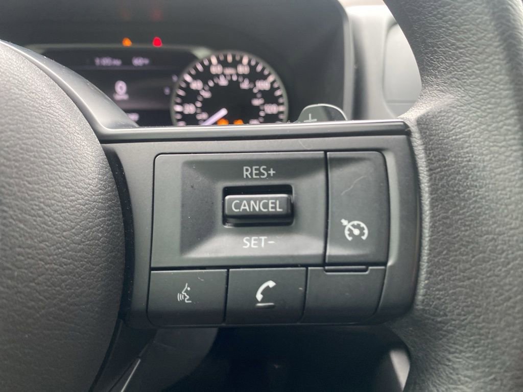 Used 2023 Nissan Rogue S image 17