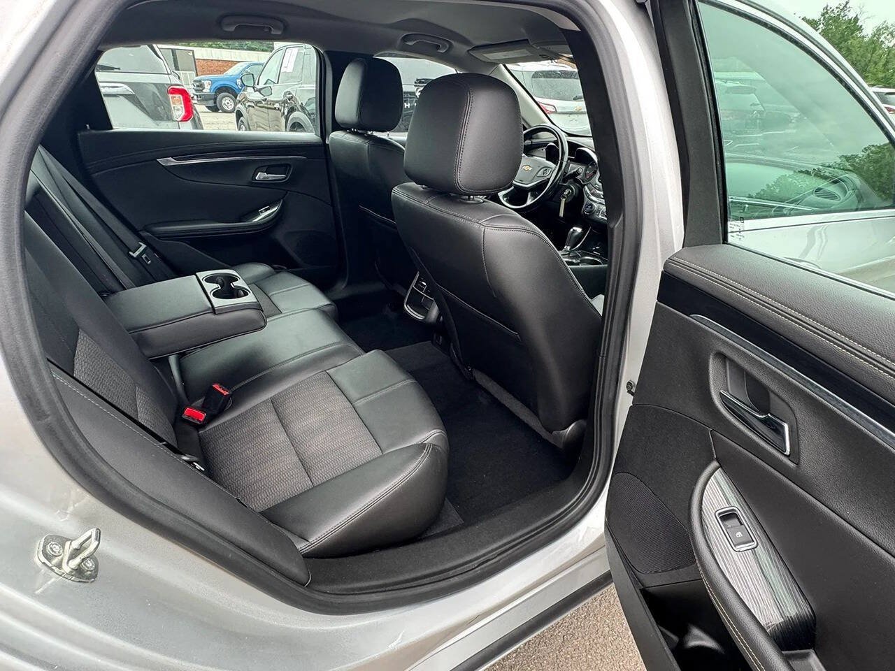 Used 2017 Chevrolet Impala LT FWD image 13