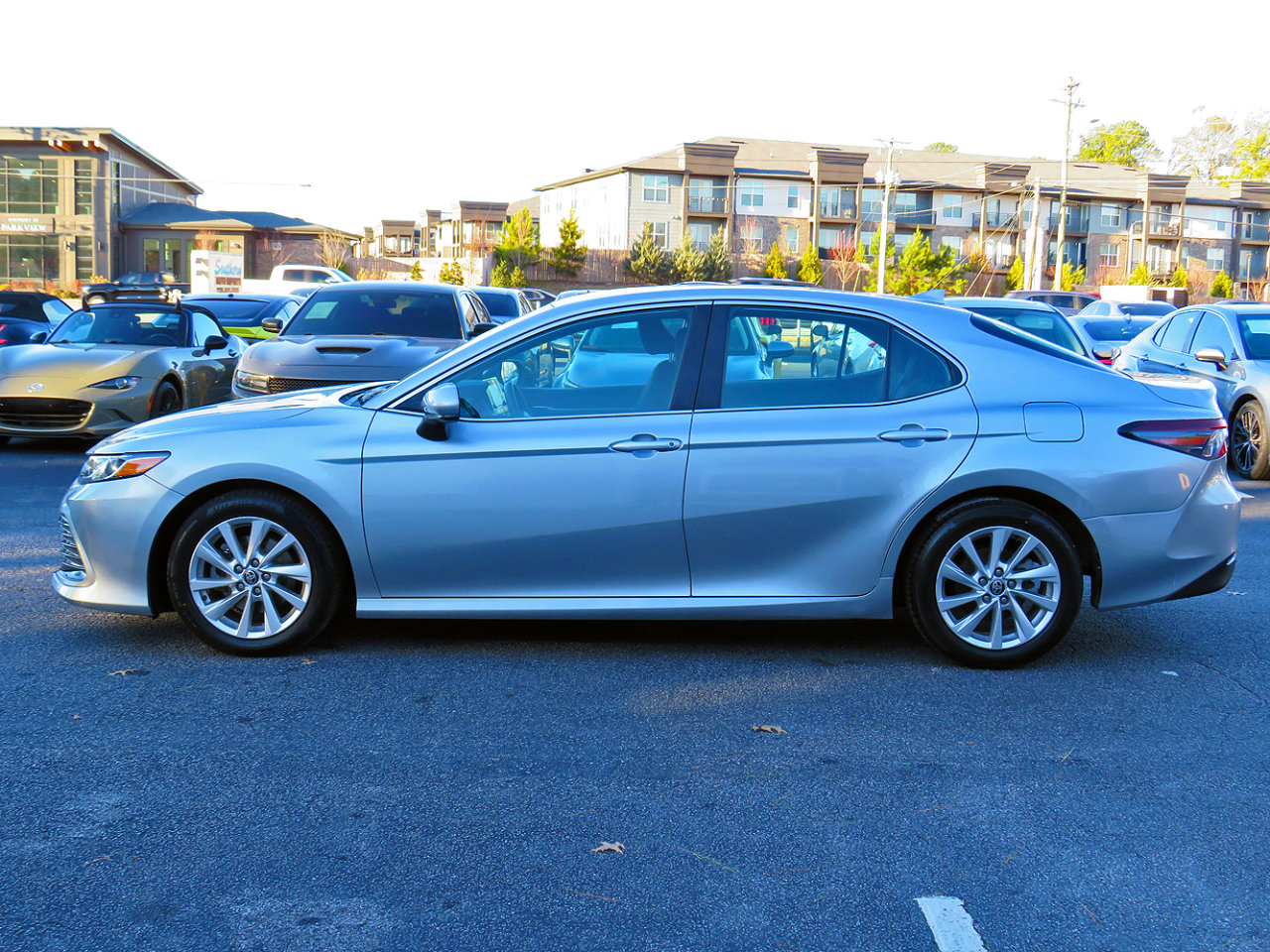 Used 2021 Toyota Camry LE image 10