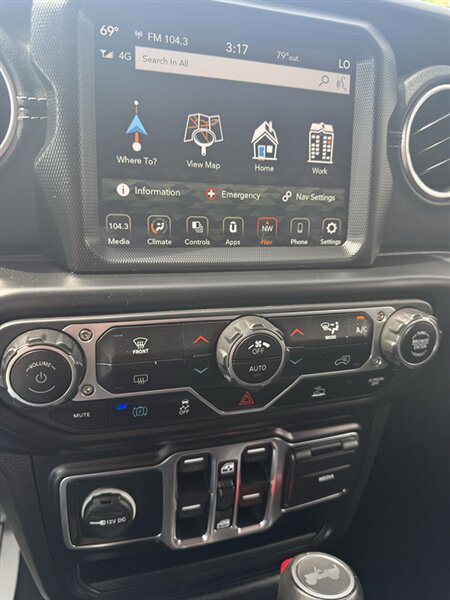 Used 2023 Jeep Wrangler Unlimited Sahara AWD/4WD image 27