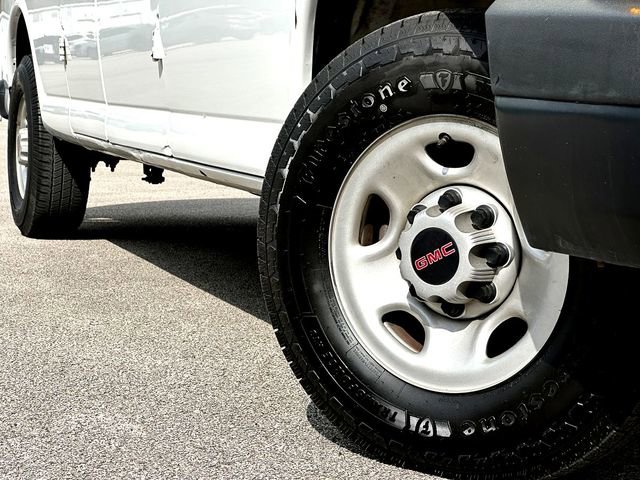 Used 2022 GMC Savana 3500 Extended w/ Driver Convenience Package image 2