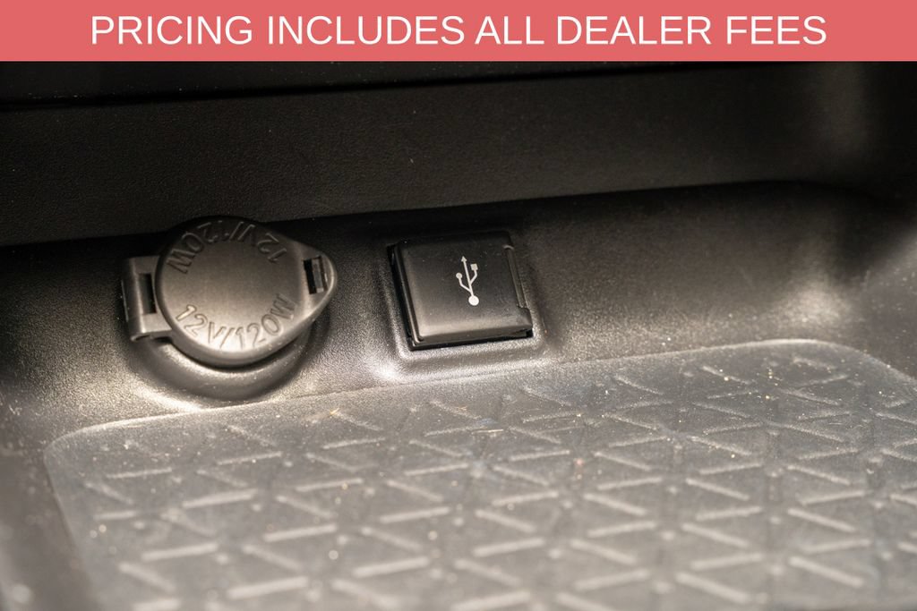 Used 2022 Toyota RAV4 XLE Premium AWD/4WD image 17