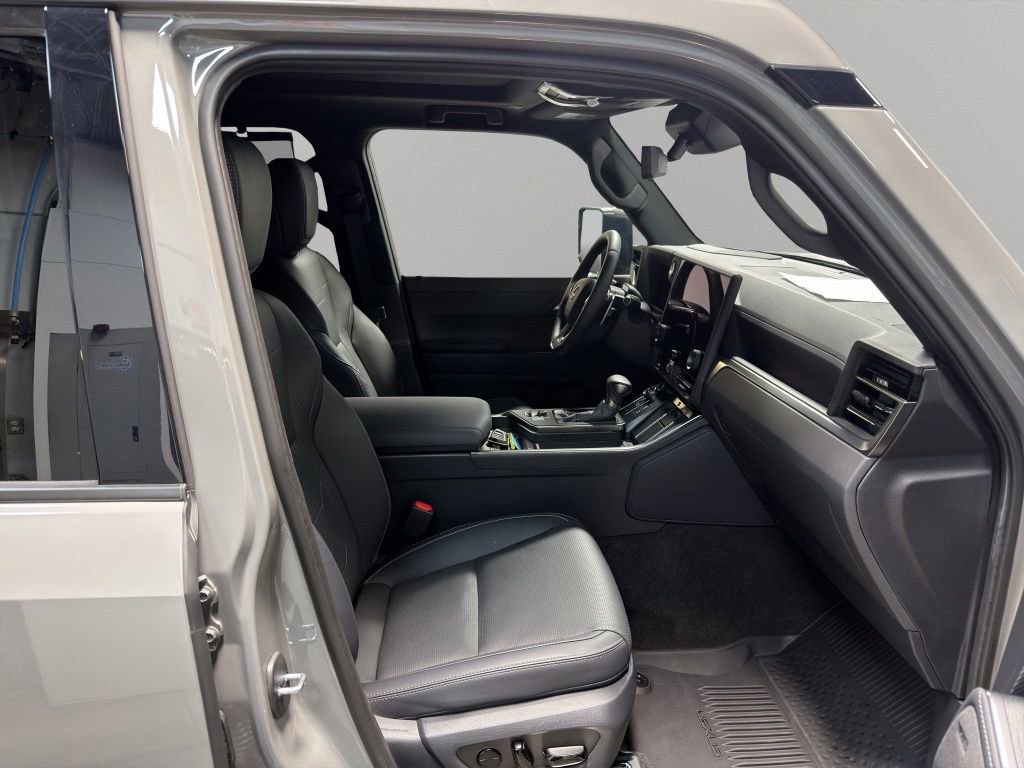 Used 2026 Lexus GX 550 w/ Accessory Package (2T) AWD/4WD image 20