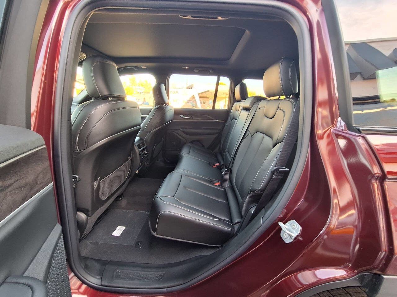 New 2025 Jeep Grand Cherokee Limited image 18