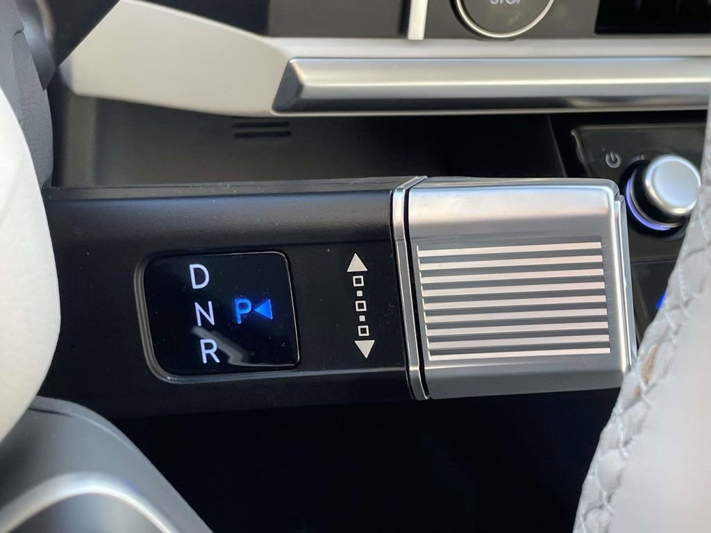 Certified 2025 Hyundai Santa Fe SEL image 14