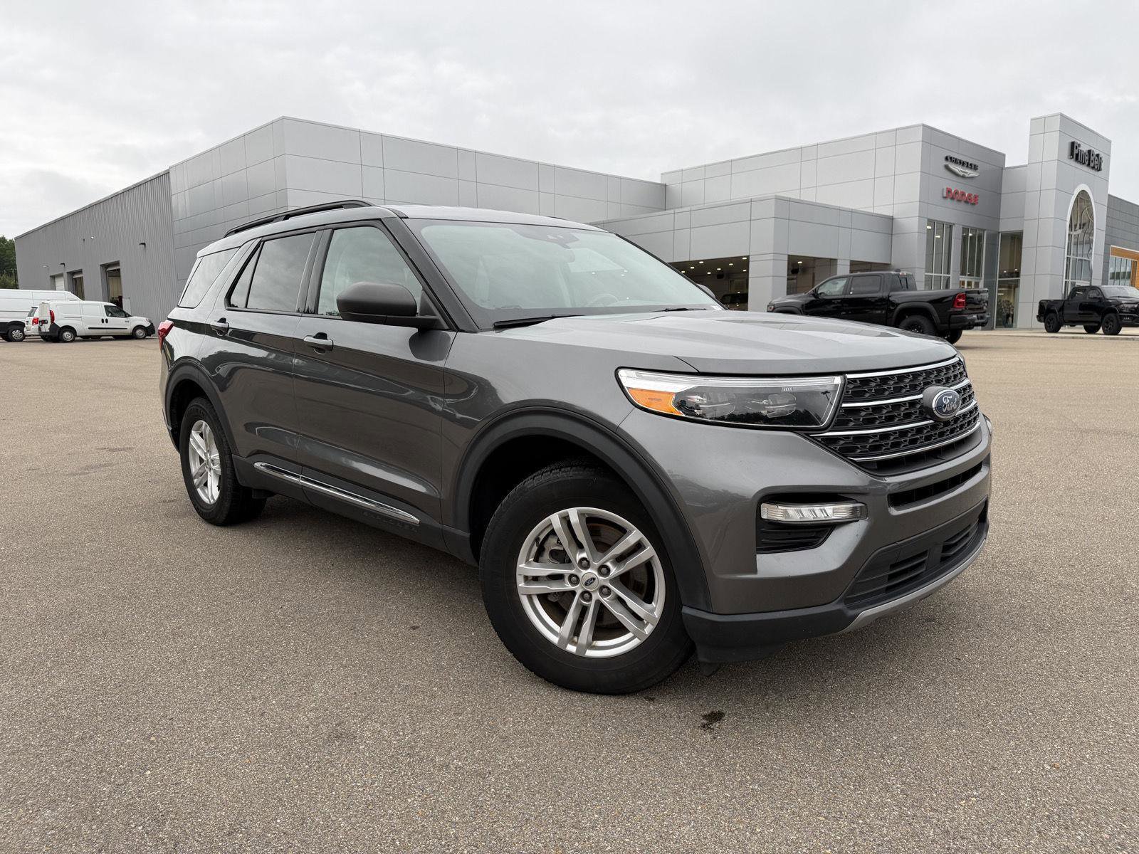Used 2023 Ford Explorer XLT w/ Equipment Group 202A AWD/4WD image 3