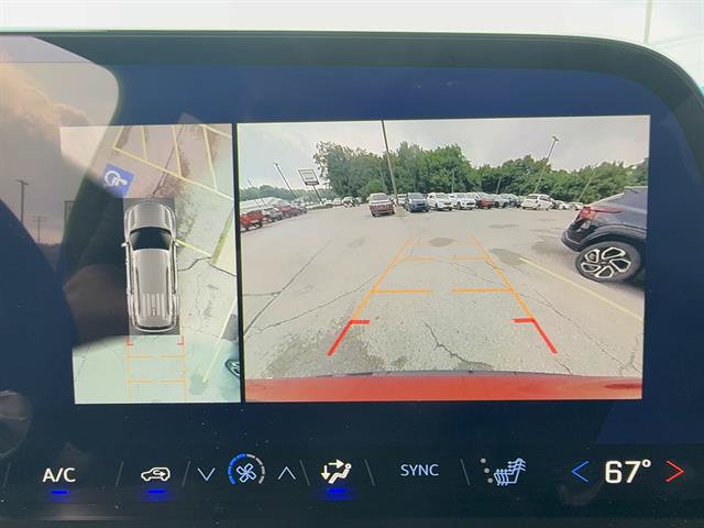 Certified 2025 Chevrolet Traverse LT w/ Driver Confidence Package FWD image 18