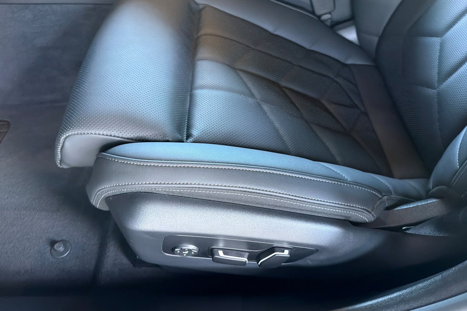 Certified 2025 BMW i5 M60 image 14