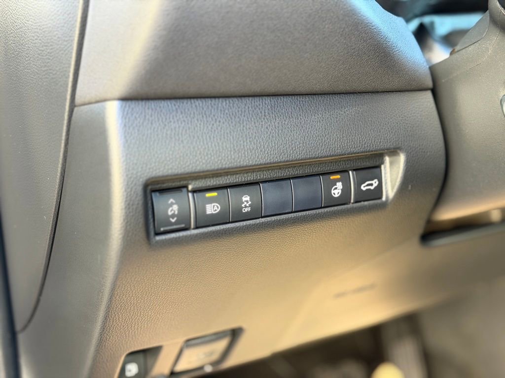 Used 2021 Toyota Venza XLE w/ Softex Package image 25