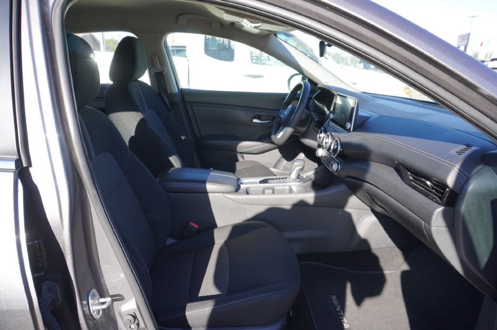 Used 2024 Nissan Sentra SV FWD image 9