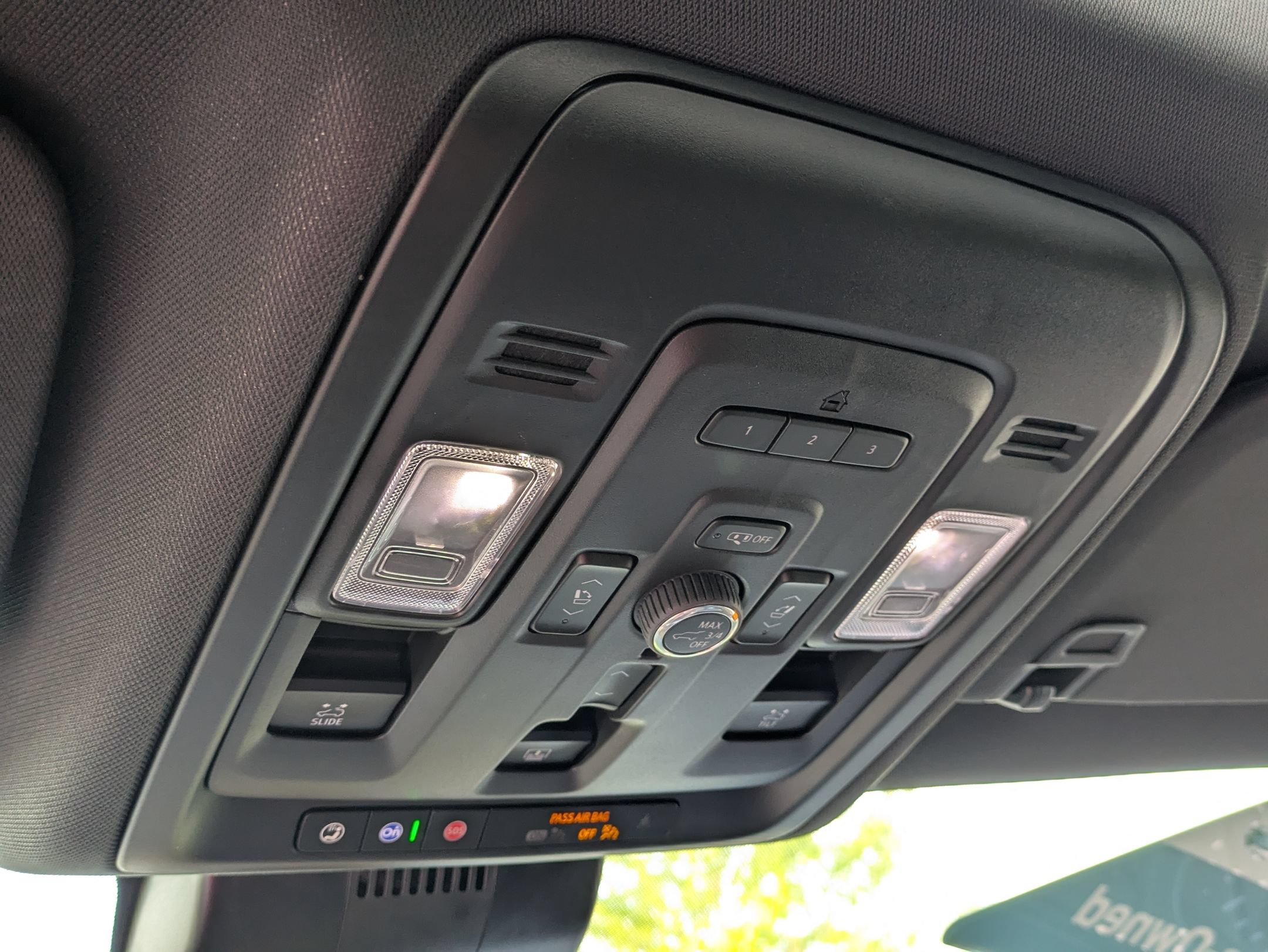Used 2024 Chevrolet Tahoe Premier AWD/4WD image 25
