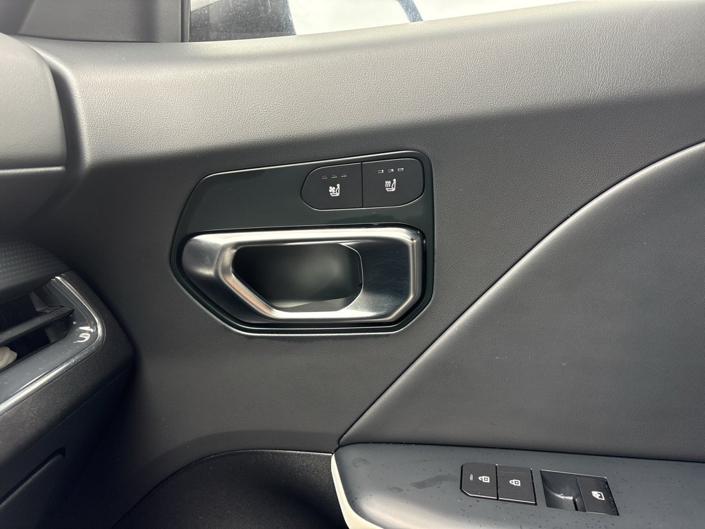 Certified 2025 Kia K4 GT-Line Turbo FWD image 33