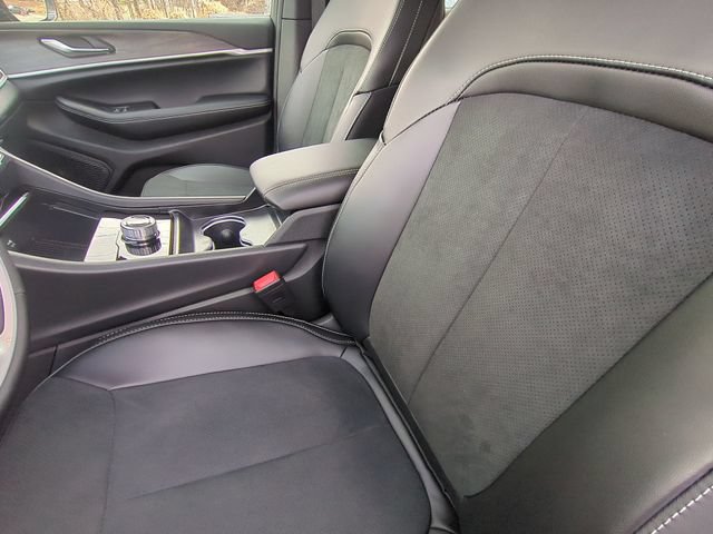 New 2026 Jeep Grand Cherokee Altitude RWD image 27