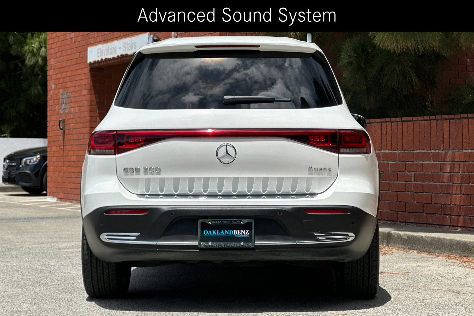 Used 2023 Mercedes-Benz EQB 300 4MATIC w/ Exclusive Package image 6