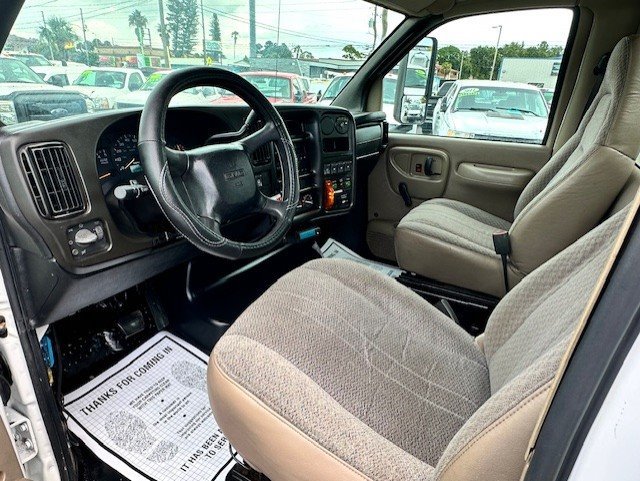 Used 2005 GMC TopKick C4500 2WD Regular Cab image 17