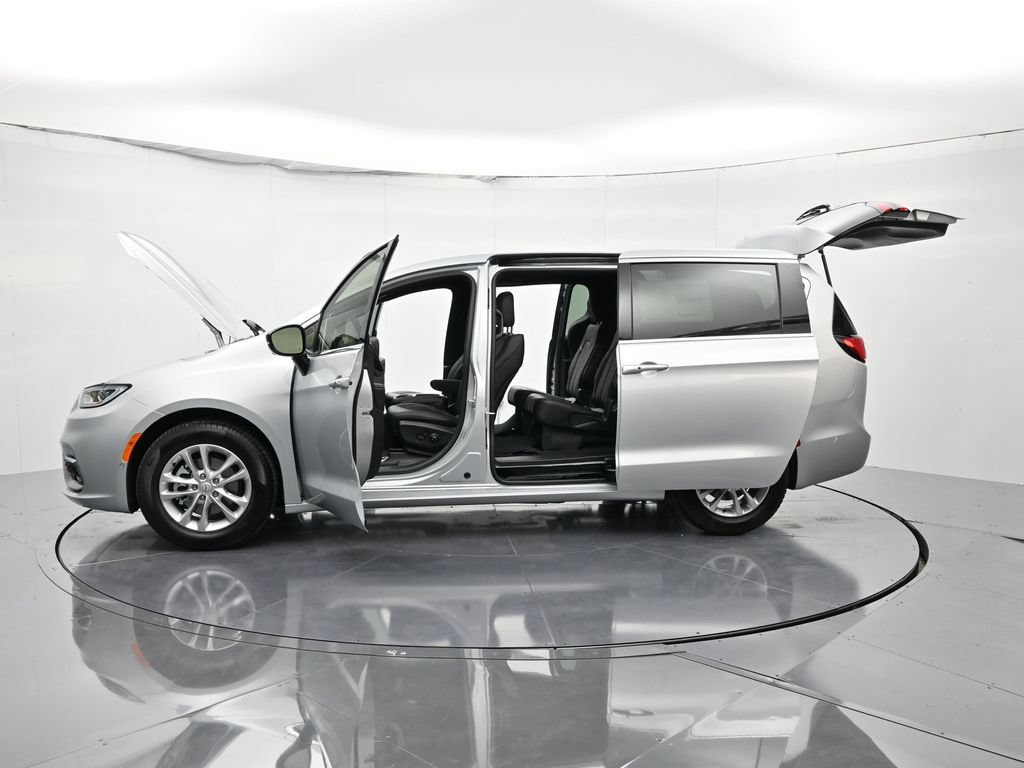 New 2026 Chrysler Pacifica Select FWD image 43