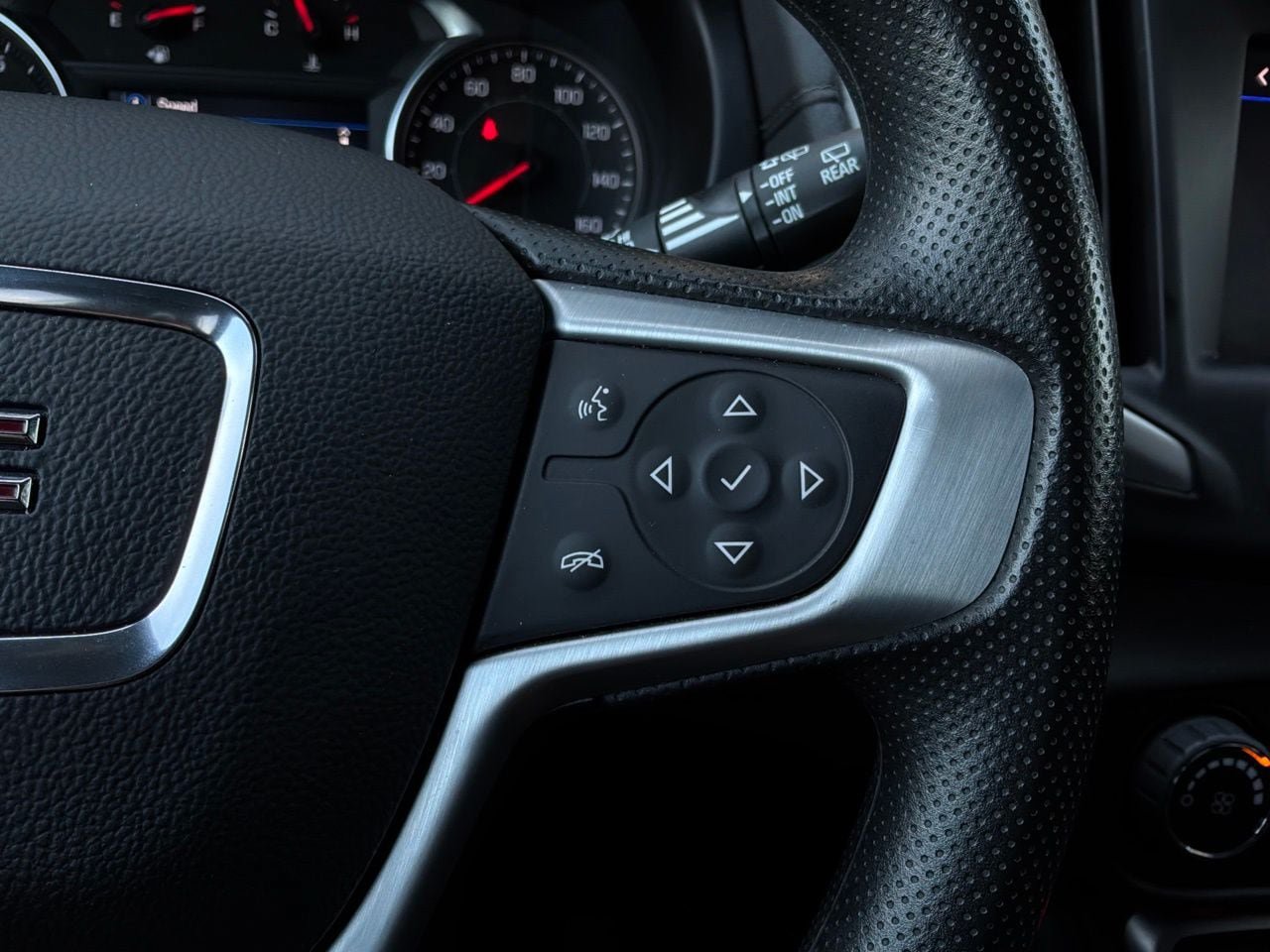 Used 2024 GMC Terrain SLE FWD image 33