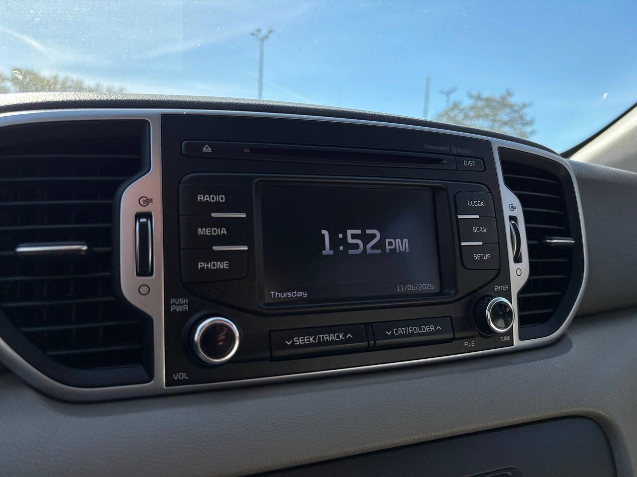 Used 2017 Kia Sportage LX image 32