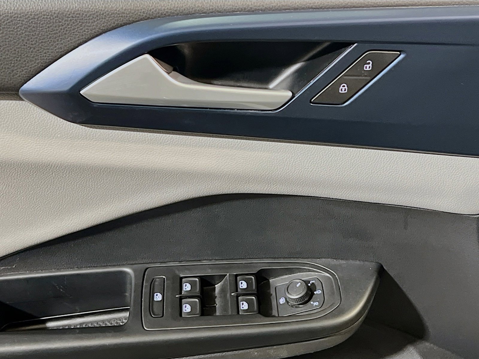 Used 2022 Volkswagen Taos SE image 13