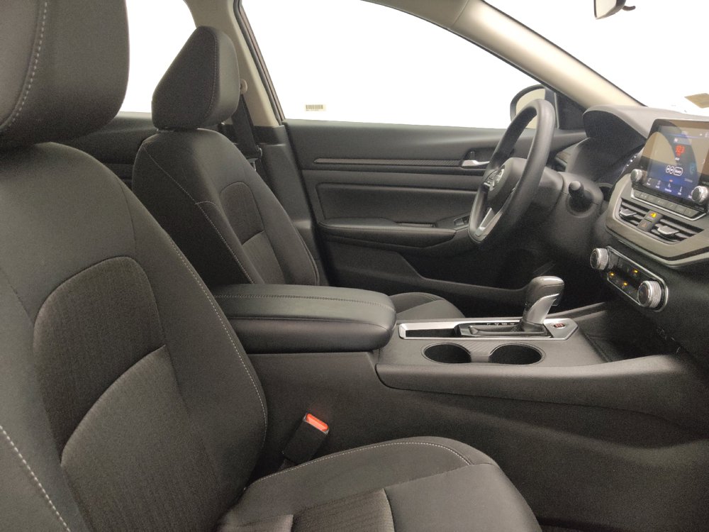 Used 2025 Nissan Altima 2.5 SV FWD image 19