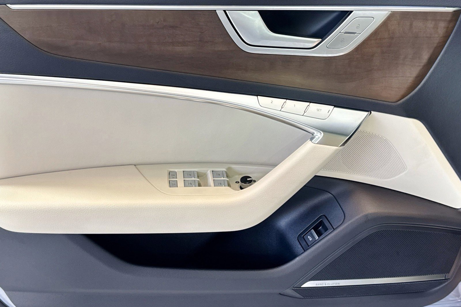 Used 2025 Audi A6 Premium w/ Convenience Plus Package image 17