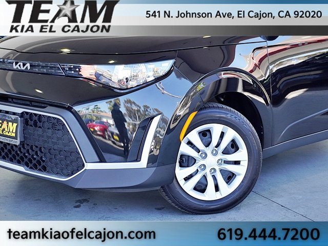 Used 2025 Kia Soul LX image 3