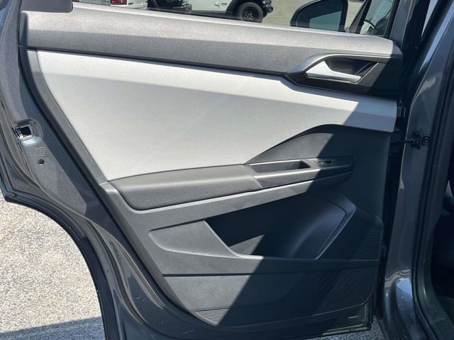 Used 2023 Volkswagen Taos SE w/ Panoramic Sunroof Package image 17