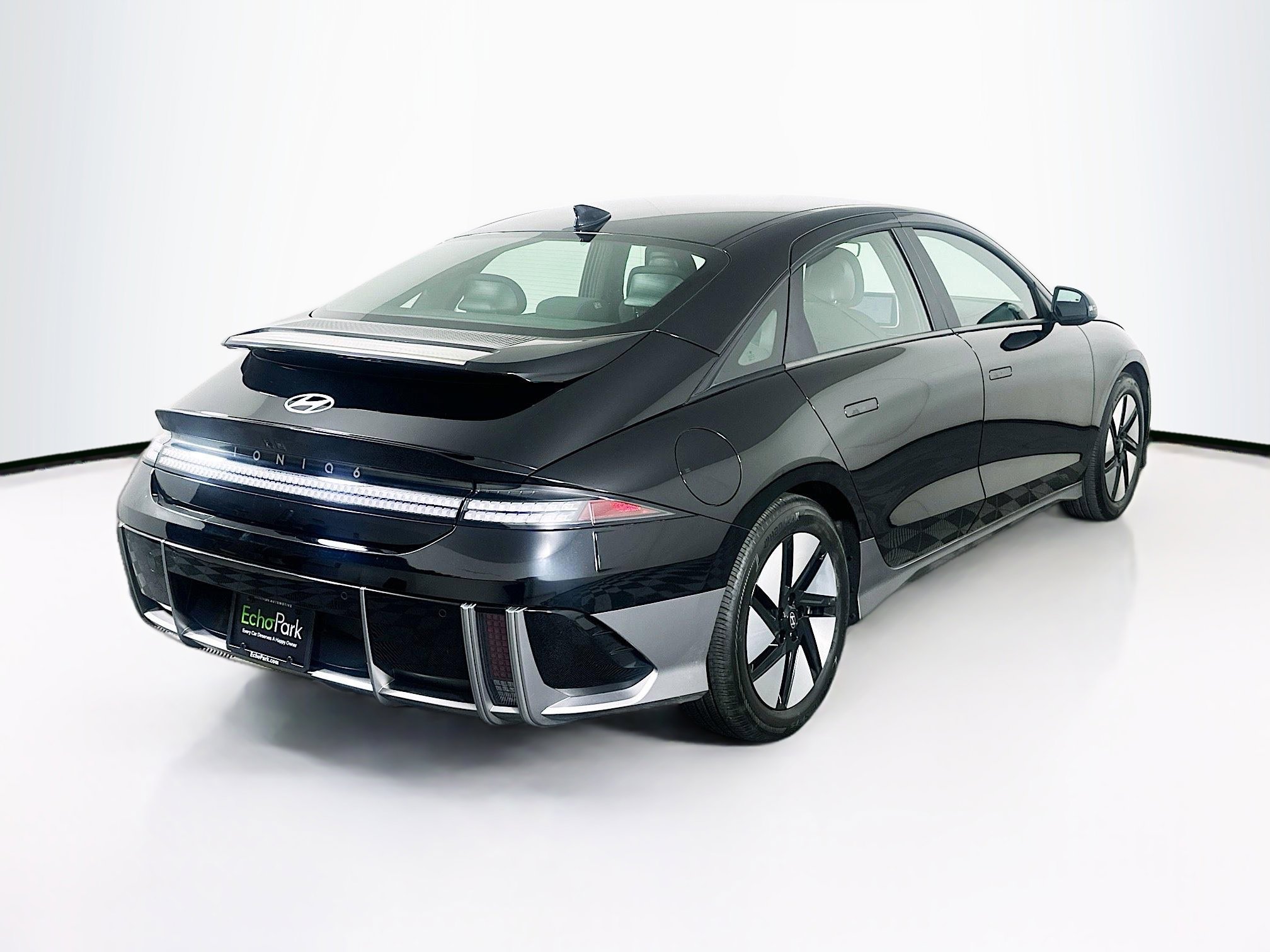 Used 2024 Hyundai Ioniq 6 SE RWD image 9