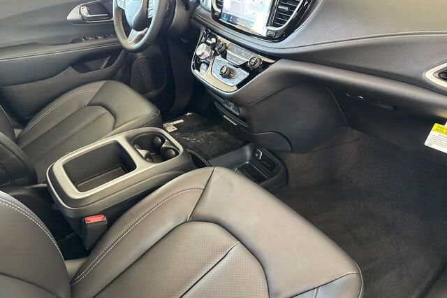 New 2026 Chrysler Pacifica Select image 14