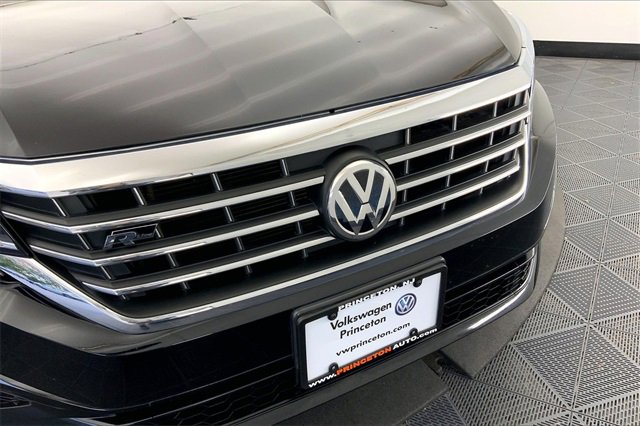 Used 2022 Volkswagen Passat 2.0T R-Line image 30