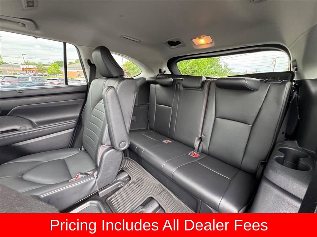 Used 2020 Toyota Highlander XLE FWD image 13