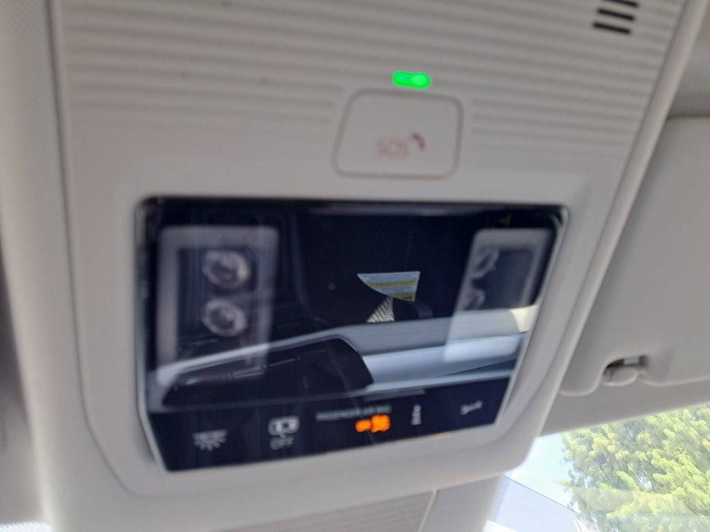 New 2025 Volkswagen Tiguan SE image 16