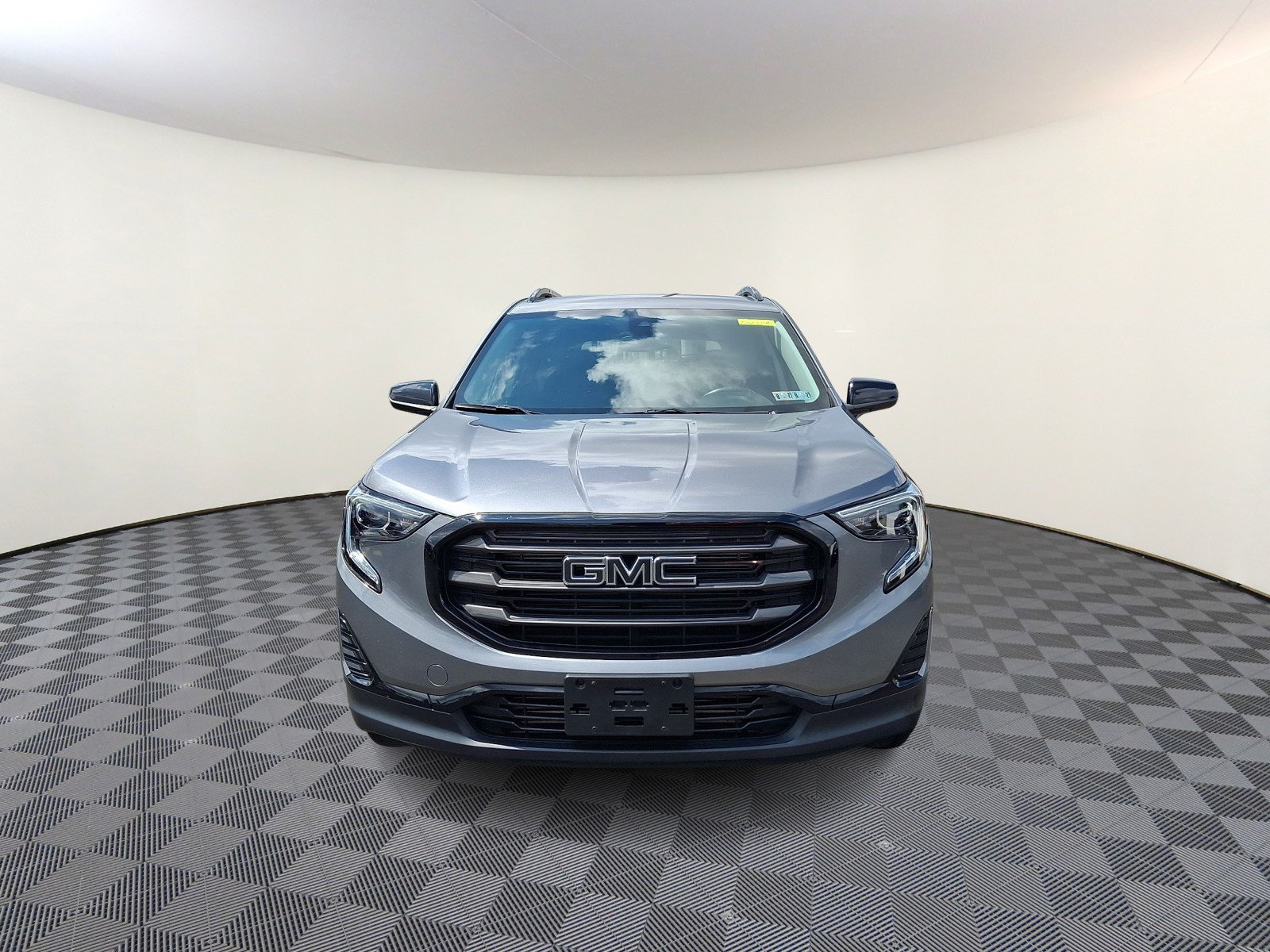 Used 2021 GMC Terrain SLE w/ Driver Convenience Package AWD/4WD image 2