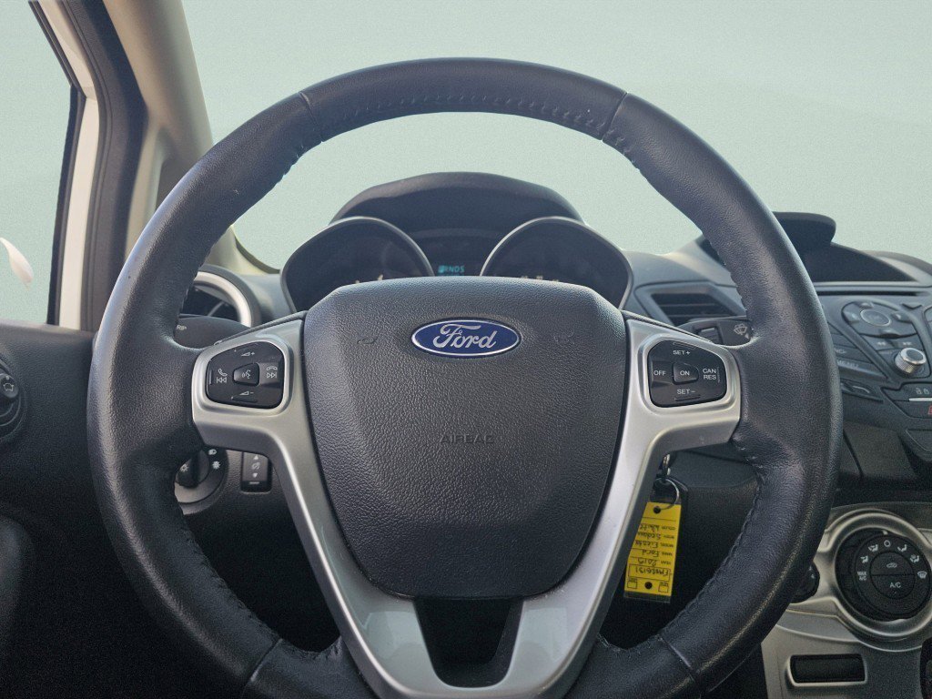 Used 2015 Ford Fiesta SE image 27