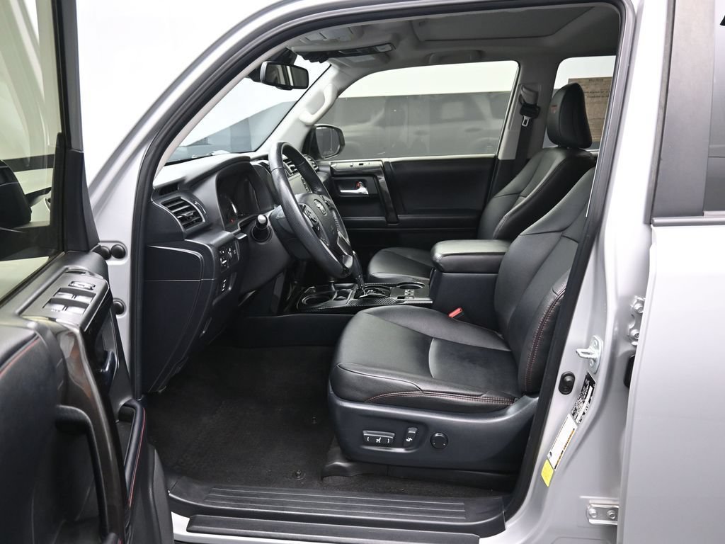 Certified 2020 Toyota 4Runner Venture w/ Moonroof Package AWD/4WD image 9