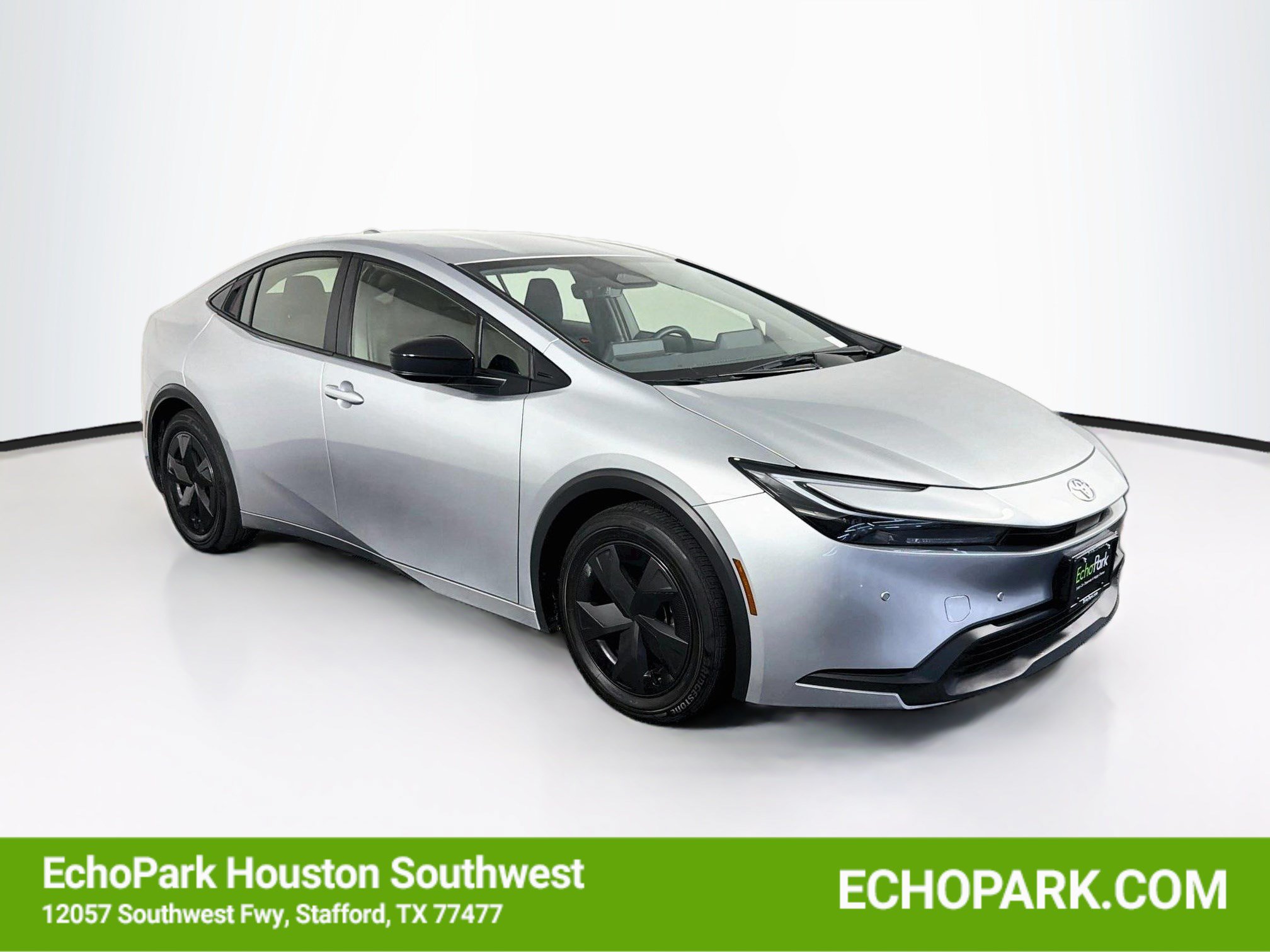 Used 2025 Toyota Prius LE FWD image 1