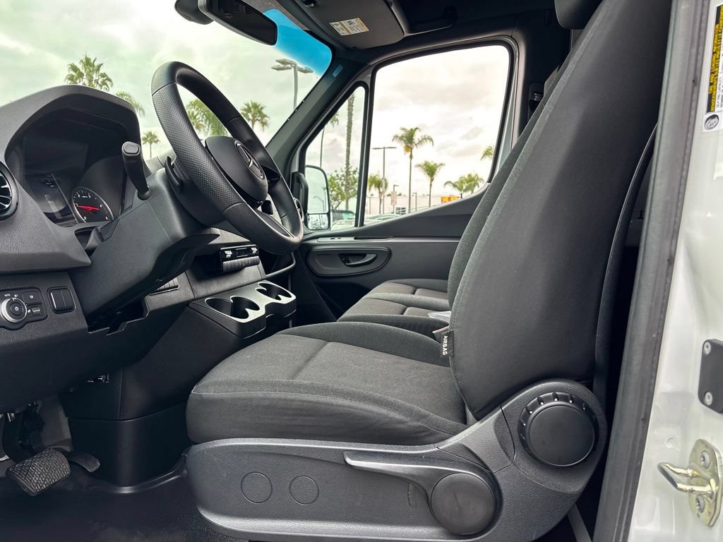 Used 2025 Mercedes-Benz Sprinter 2500 image 13