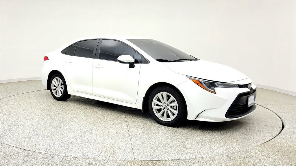 Used 2025 Toyota Corolla LE w/ LE Premium Package FWD image 3