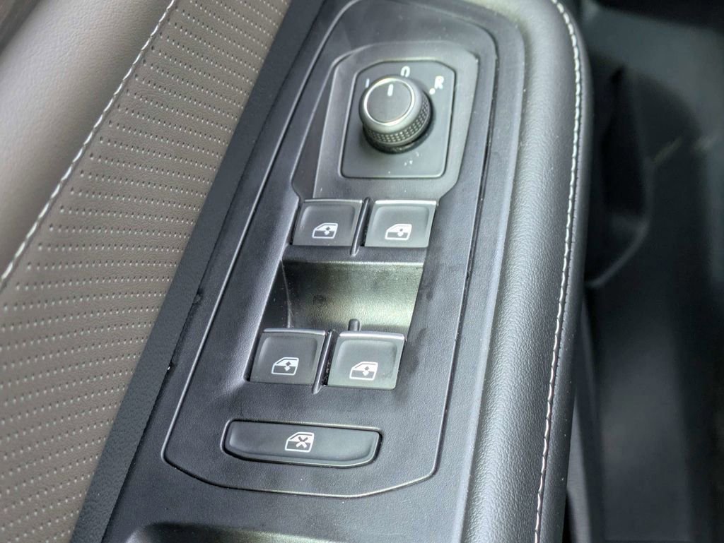 Used 2025 Volkswagen Atlas SEL AWD/4WD image 26