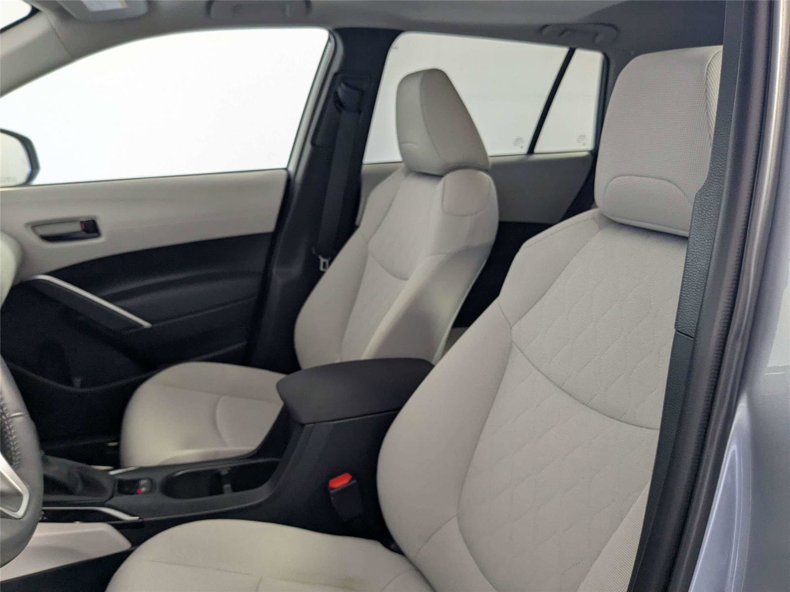 Certified 2024 Toyota Corolla Cross LE w/ Moonroof Package image 25