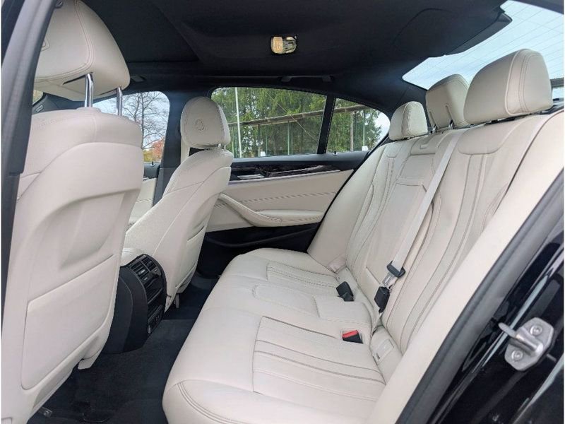Used 2022 BMW 530i xDrive w/ M Sport Package image 18