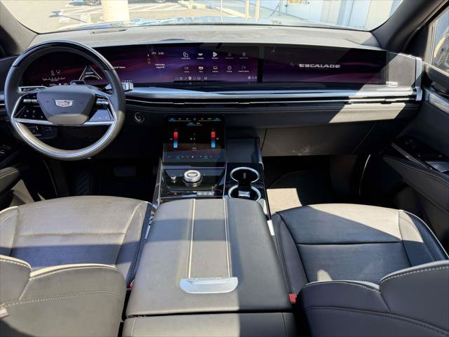 Used 2025 Cadillac Escalade ESV Sport AWD/4WD image 16