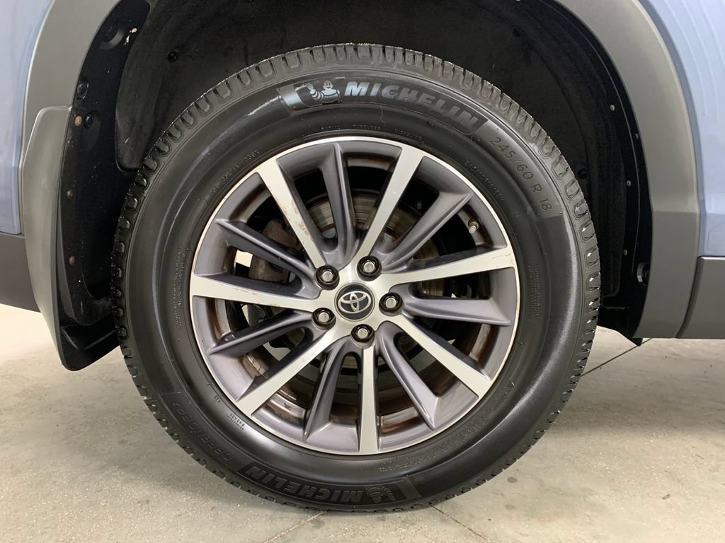 Used 2019 Toyota Highlander XLE AWD/4WD image 9